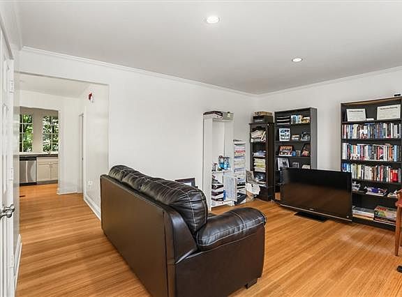2nd image of 5607 Prytania St APT F
