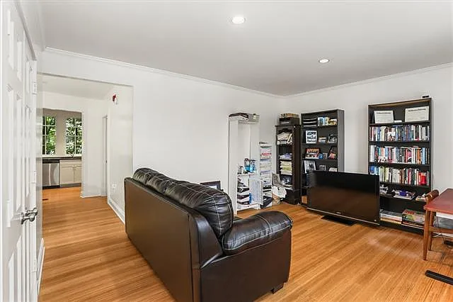5607 Prytania St #F — Photo 2