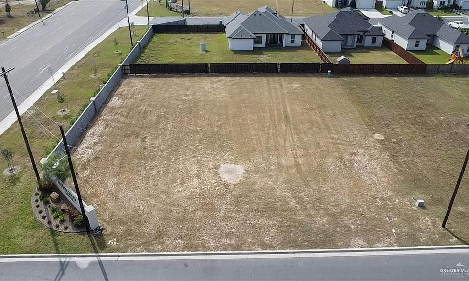 2nd image of 1506 E Danielle Ave