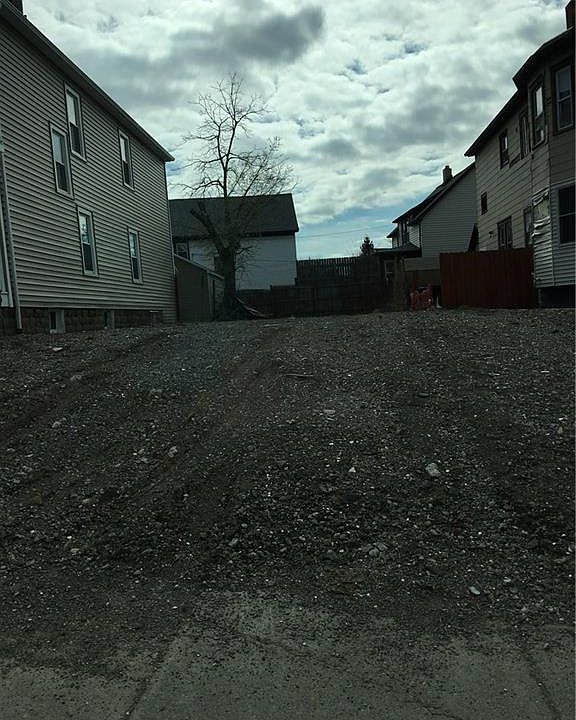 1st image of 586 Tonawanda St