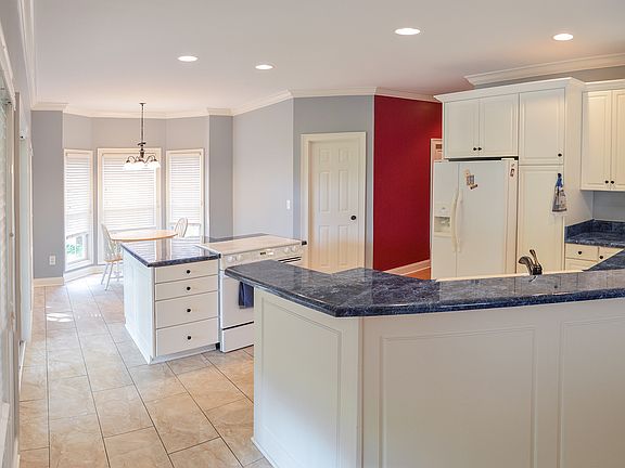5th image of 1853 Weston Pl NW
