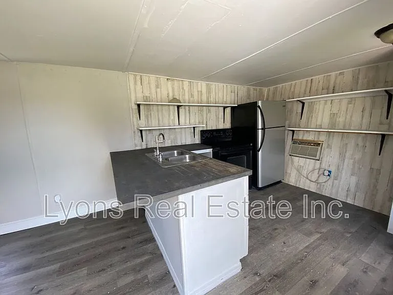 8086 Heck Dr #6 — Photo 4