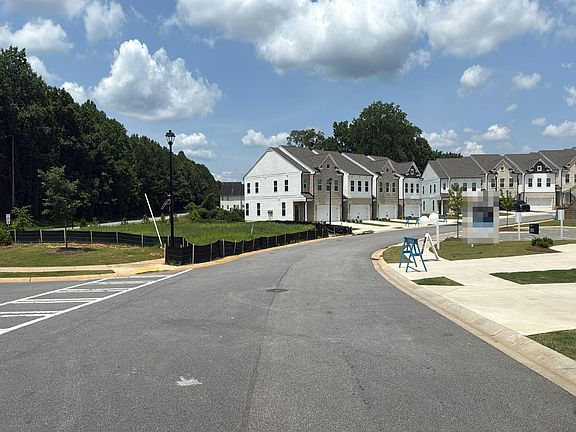 4th image of 8194 Tiger Way