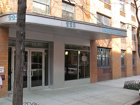 Rented by Lisa Management | media 9