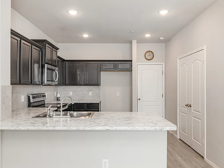 2216 Canongate Dr — Photo 6