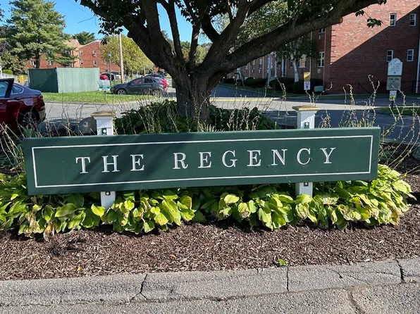 160 Regency Park Dr Unit 160, Agawam, MA 01001