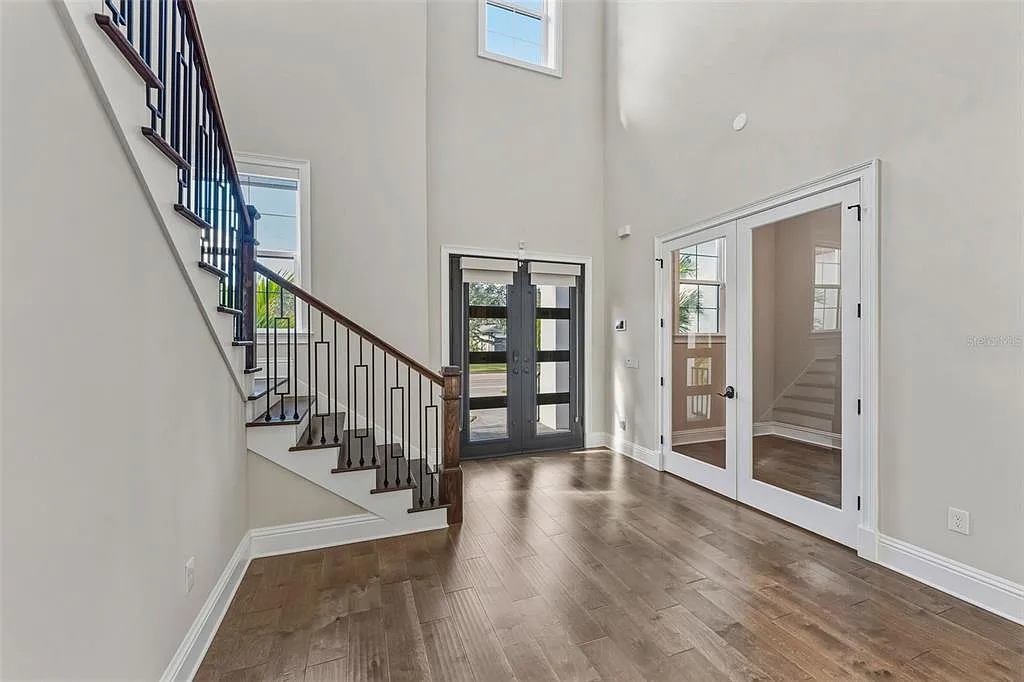 5 bed, 5.5 bath, 5863 sqft, $20,000 — Photo 3