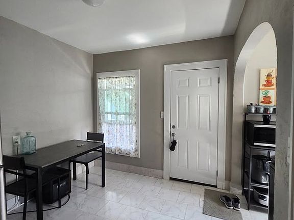 2nd image of 111 S Grandview Ave APT 2