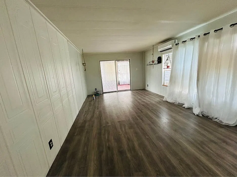 2505 East Bay Drive - 1 — Photo 2