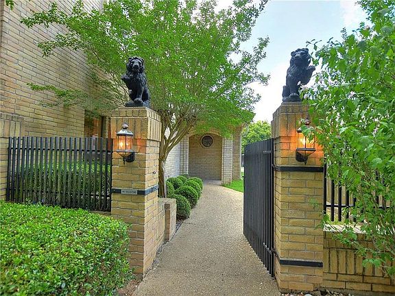 3rd image of 10215 River Plantation Dr #B
