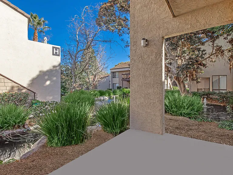 Huntington Lakes Apartments — Photo 21