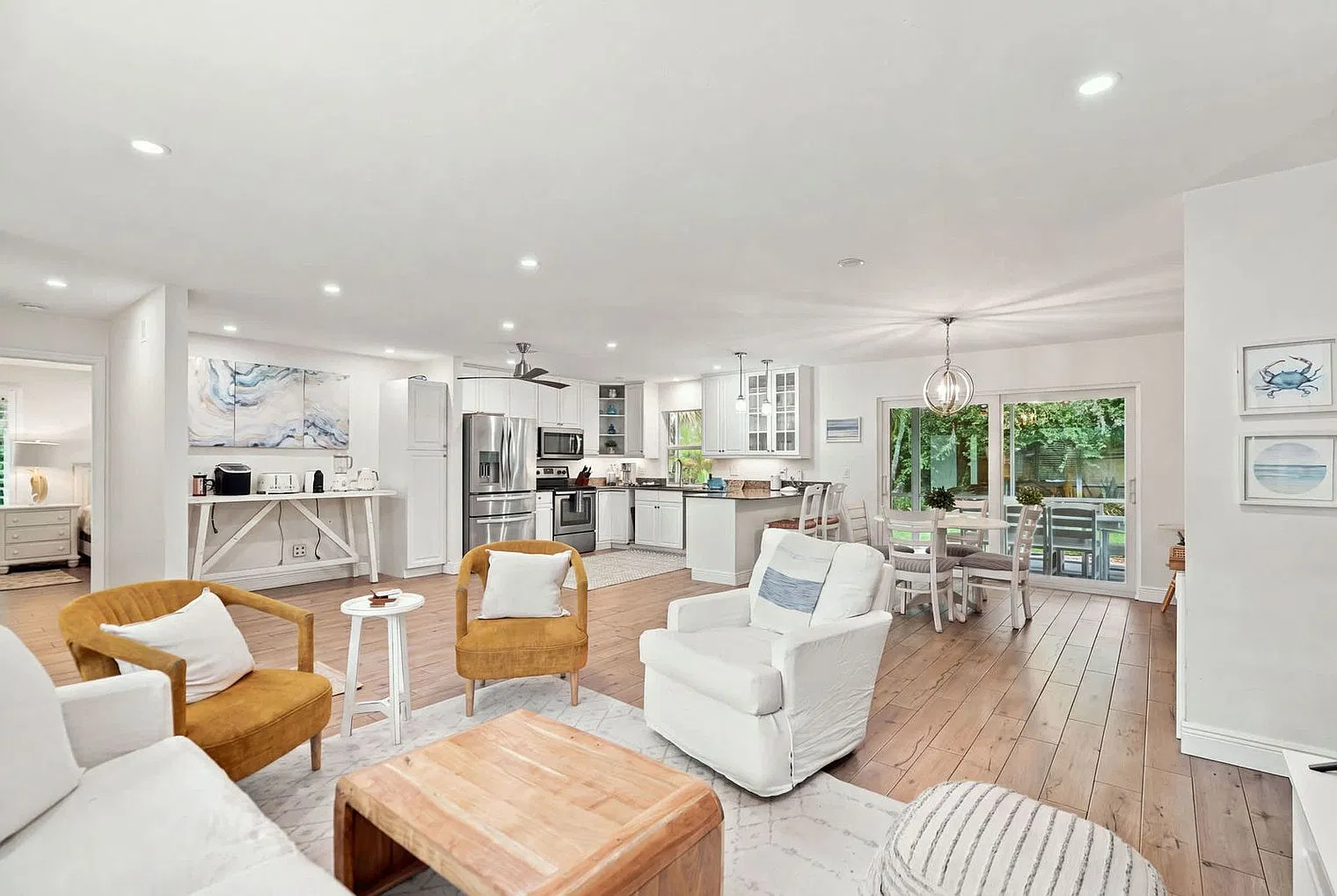 3 bed, 2.0 bath, 1367 sqft, $4,715 — Photo 4