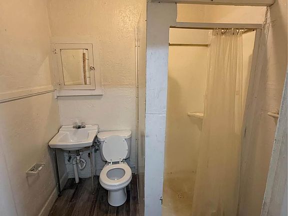 4th image of 2124 Avenue C