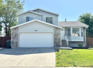 924 N Starcrest Dr, Salt Lake City, UT 84116