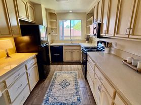 1027 La Ventana Ct