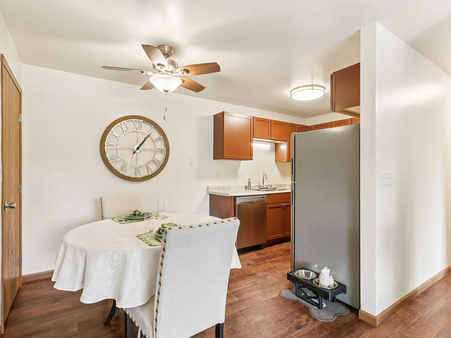 Woodfield Heights Apartments — Photo 4