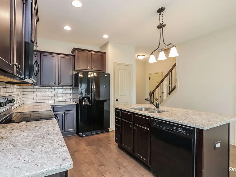 27 Balboa Pkwy — Photo 6