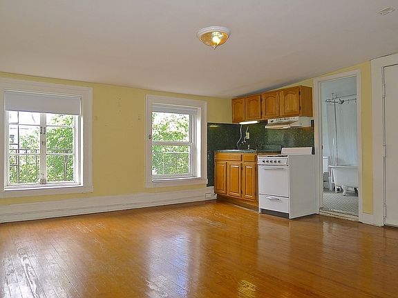 5th image of 32 Douglass St APT 3