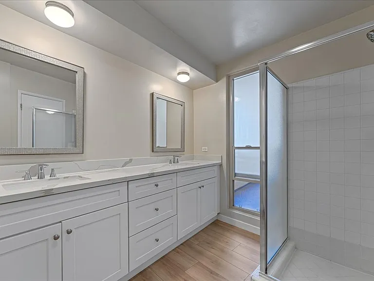 17424 Burbank Blvd #205 — Photo 15