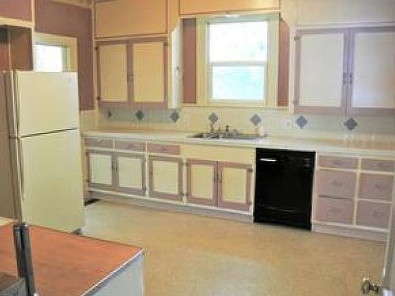2nd image of 516 Dewar Dr