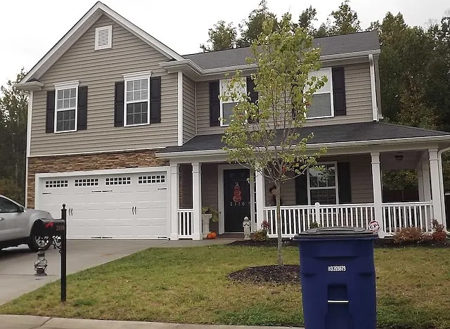 2110 Longburn Dr — Photo 3