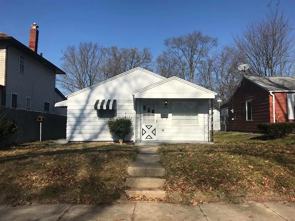 1705 E Fox St photo 1