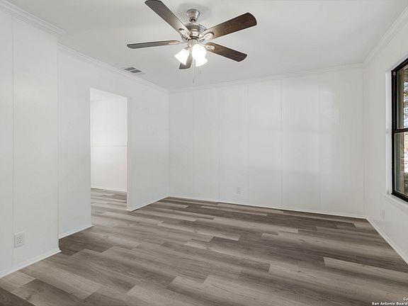 4th image of 2507 SPUR DR
