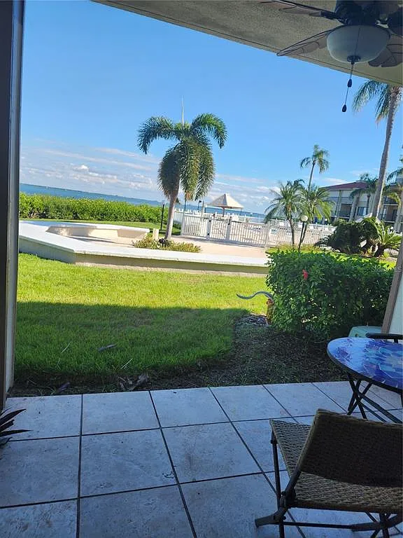 2 bed, 2.0 bath, 915 sqft, $3,000 — Photo 1