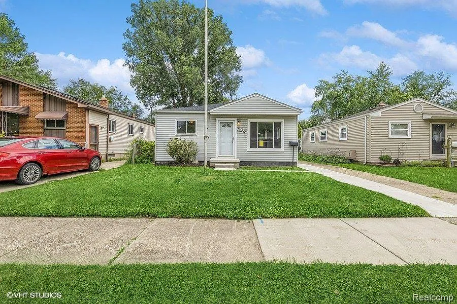 23352 Vance Ave photo 1