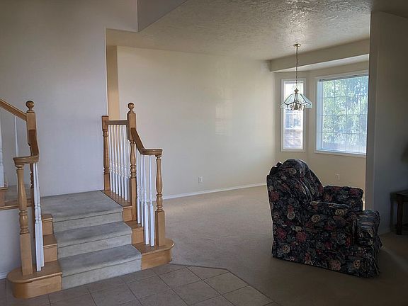 5th image of 2186 Greenbrier Dr