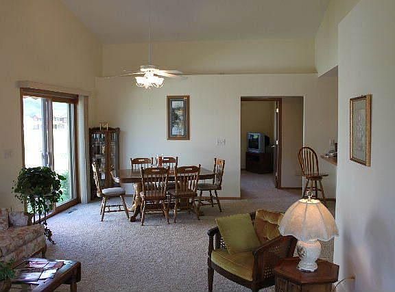 4th image of 301 Crestwood Ln