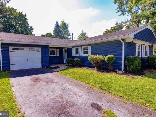 6 Goodwin Ln, Willingboro, NJ 08046