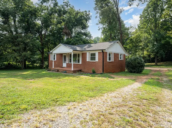 222 Fieldstone Cir, Statesville, NC 28677