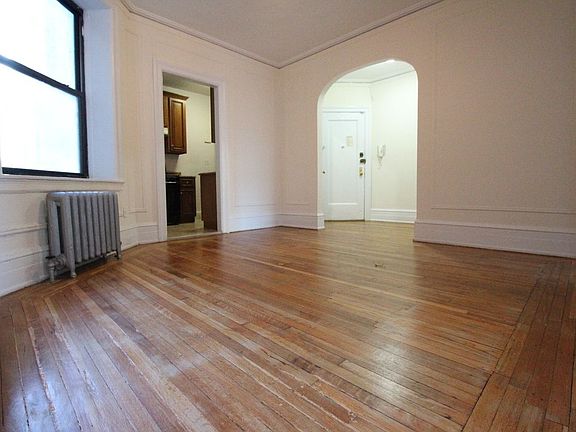 2nd image of 124 W 72nd St APT 10C