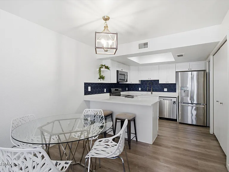 2143 E Center Ln #1 — Photo 9