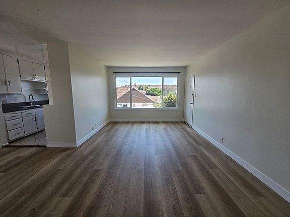 3rd image of 1030 N Oxford Ave APT 11
