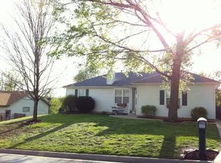 1002 Country Side Dr, Webb City, MO 64870