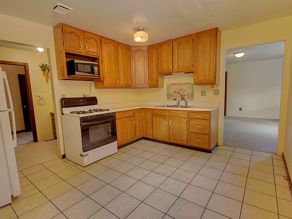 4th image of 631 E 15th St