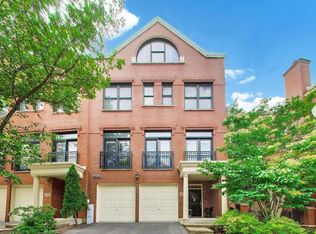 1850 Admiral Ct, Glenview, IL 60026