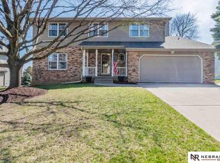 809 Elm Hurst Dr, Papillion, NE 68046