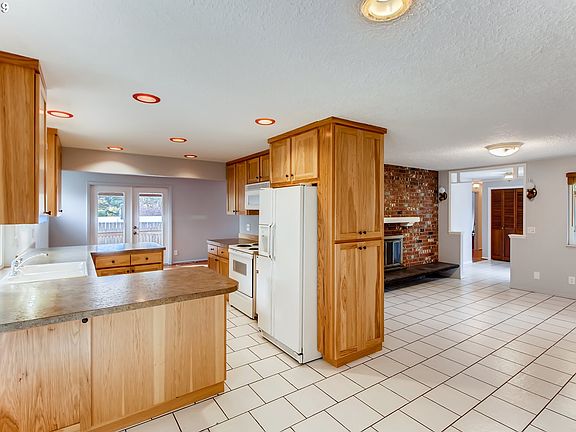 5th image of 10007 SE 10th St