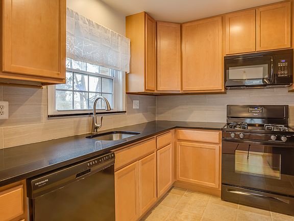 4th image of 6216 Paddington Ln