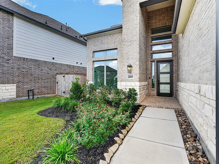 2803 Sweet Honey Ln — Photo 3