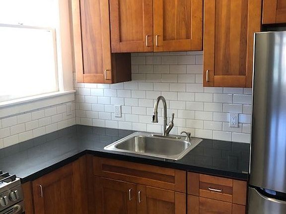 2nd image of 1040 Steiner St #9