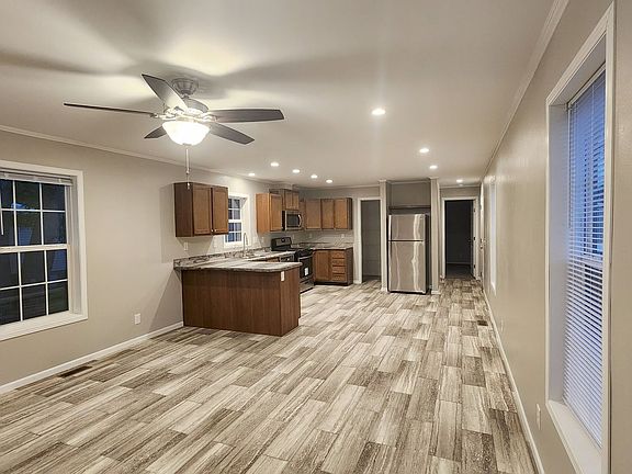4th image of 21 Andreasen Dr #14