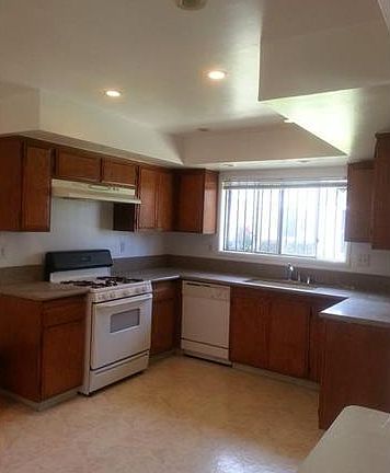 2nd image of 1610 Greencastle Ave APT D