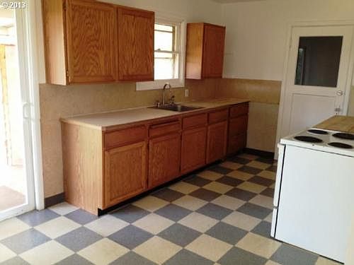 4th image of 9317 NE 76th St