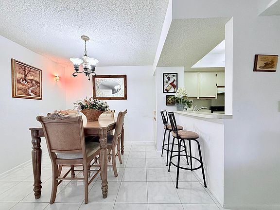 4th image of 1500 SE Royal Green Circle #201