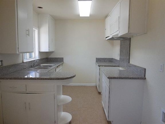 3rd image of 3842 E Clinton Ave