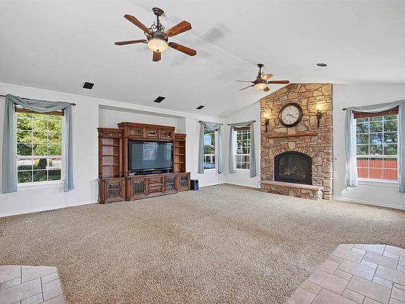 5th image of 714 Foxwood Ct